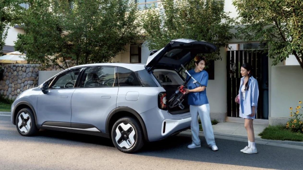 极狐汽车考拉S：北汽极狐以纯净座舱守护全家健康出行