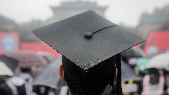 那个985毕业、月薪6千的孩子，赢了所有人的期待，却输掉了自己