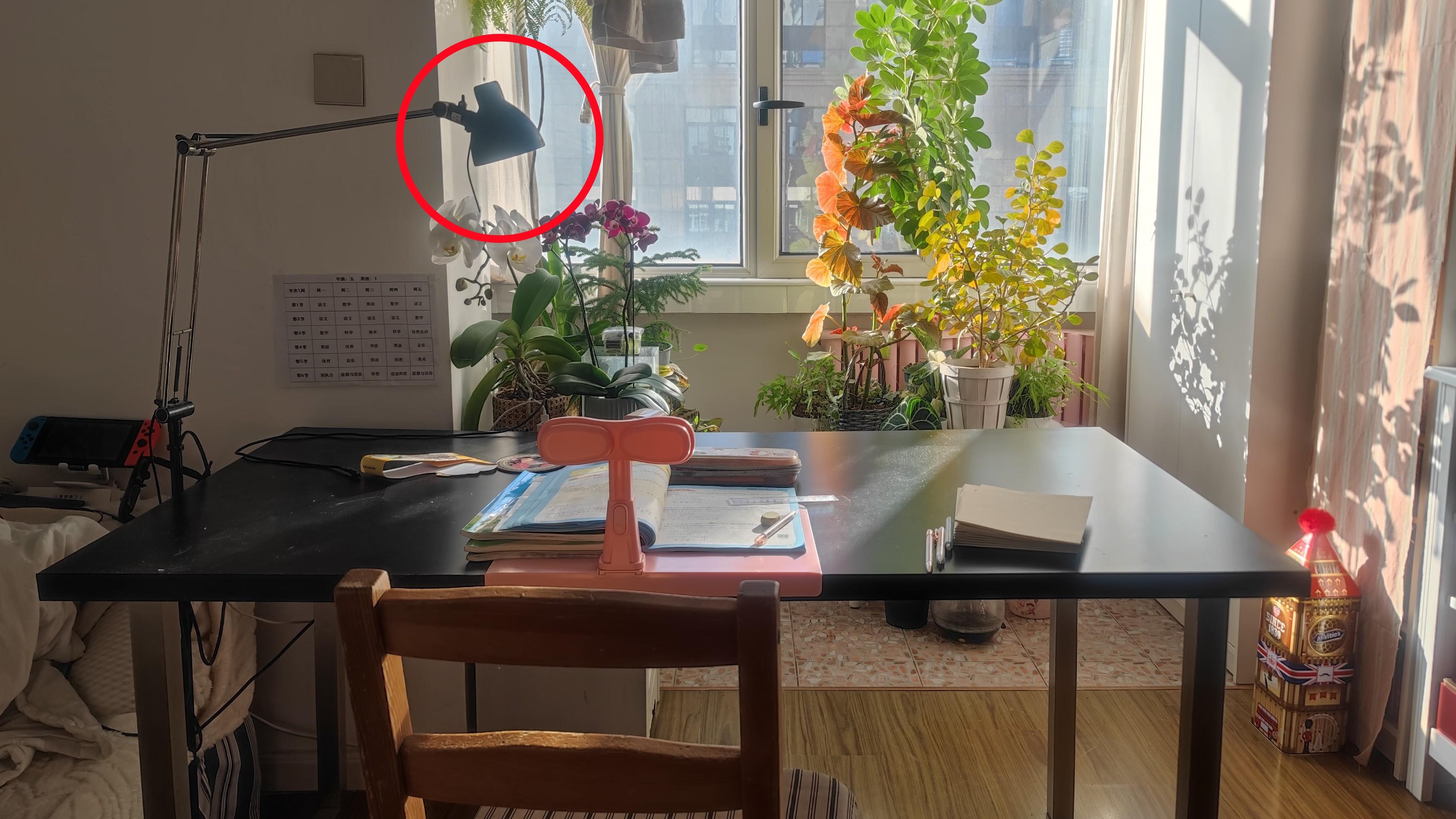 给闺女一盏明亮的台灯