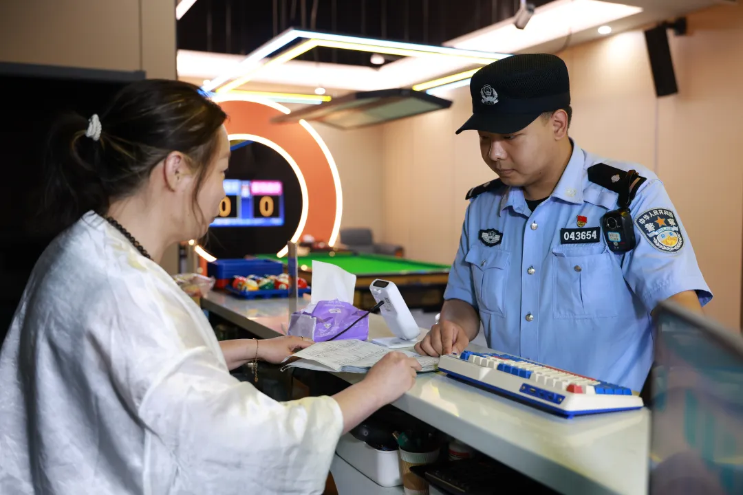 屯警街面 巡防清整，石景山警方全力守护夏夜平安