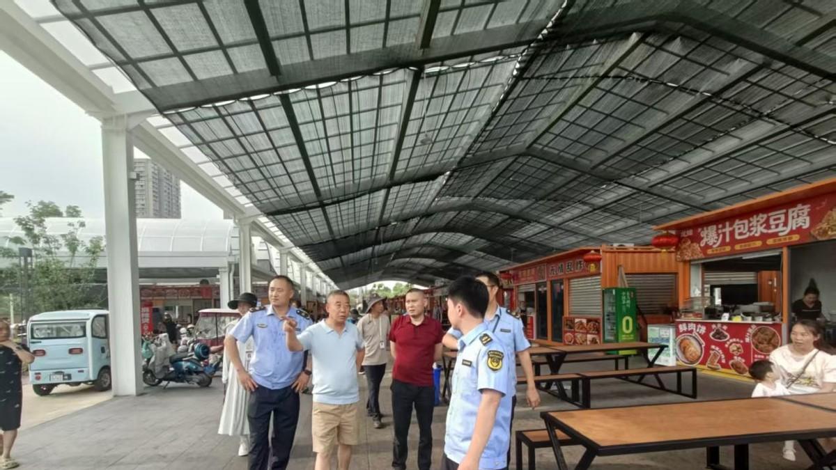 德阳市旌阳区多部门联合开展流动摊贩餐饮食品安全专项排查整治