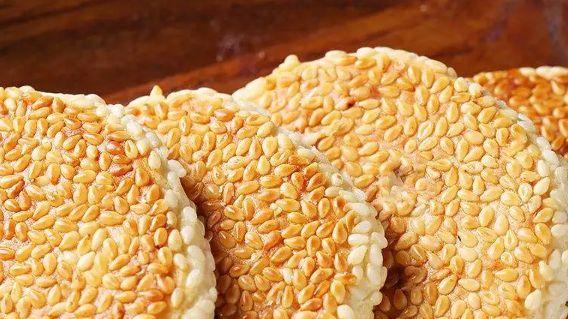 黄石港饼，芝麻盖满的酥脆甜咸