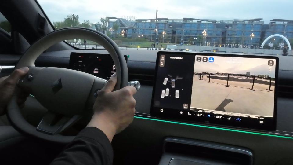 华为乾崑全栈加持，华境S首发亮相，解锁家庭智能出行新体验