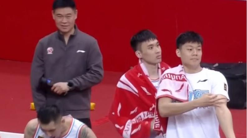 球队动态：大外援已到位，鲍威尔会离开吗？