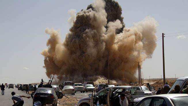 出动3艘航母240架战机，11分钟结束战斗，美军这一仗打醒了全球