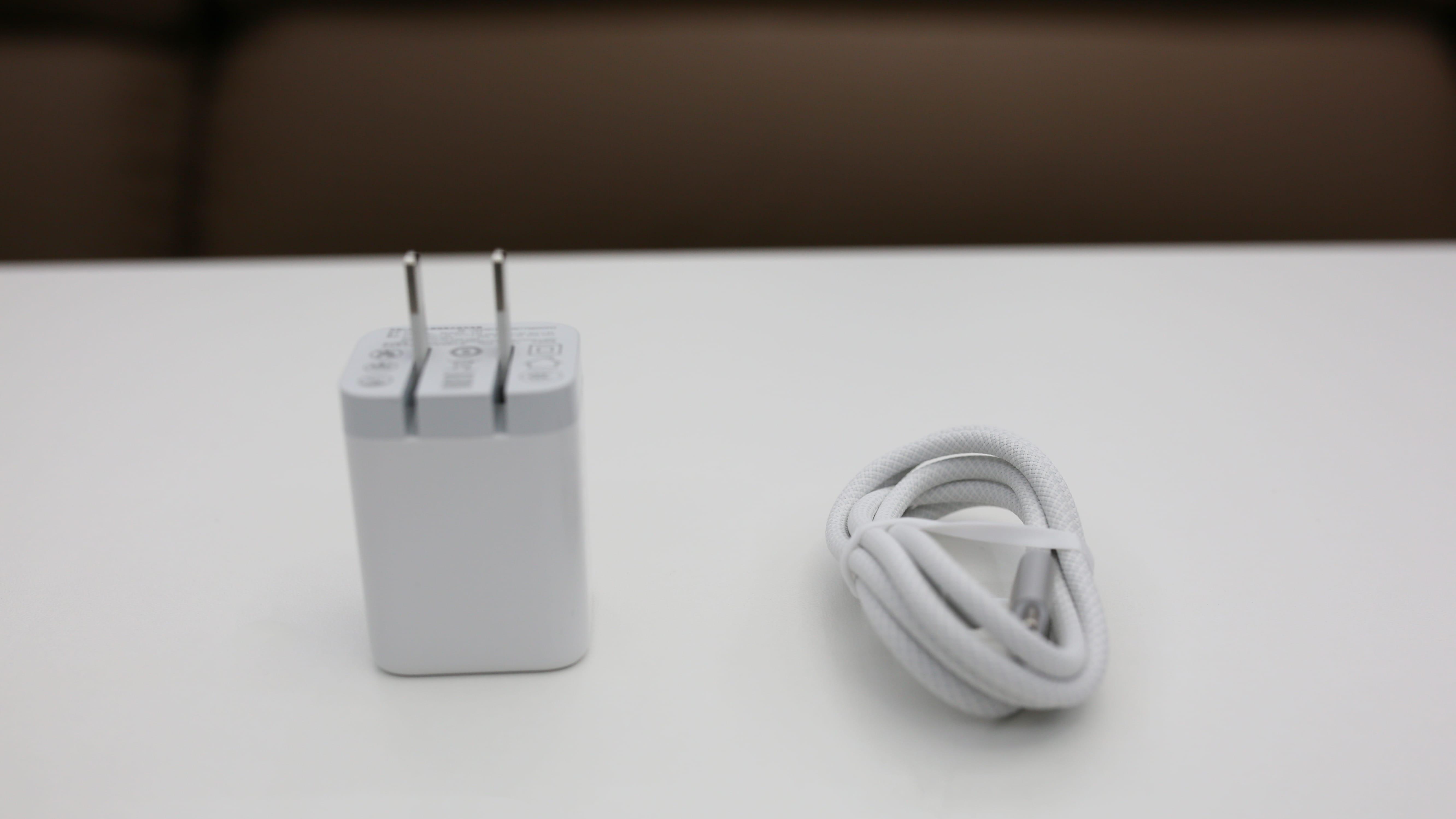 出差党 + 游戏党 + 数码控的桌面三件套——从鼠标到充电，真香