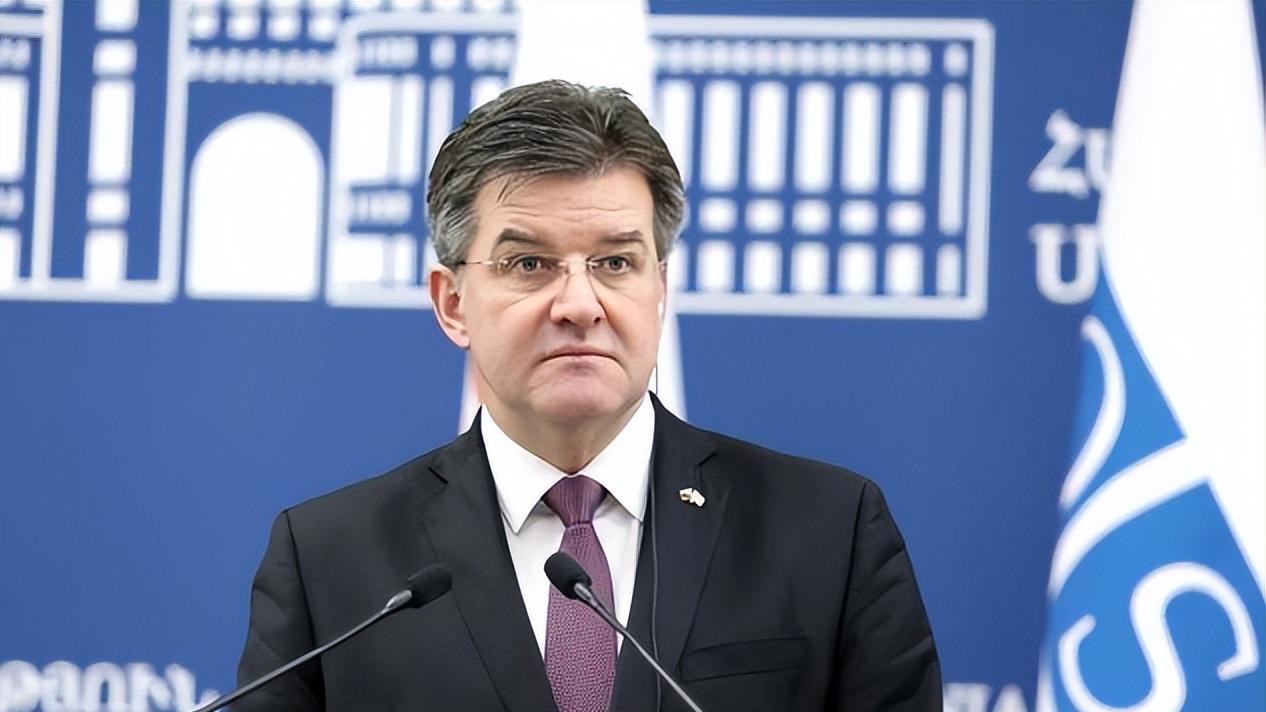 文件一公布，人就消失了？爱泼斯坦案在欧洲炸出两颗政治大雷