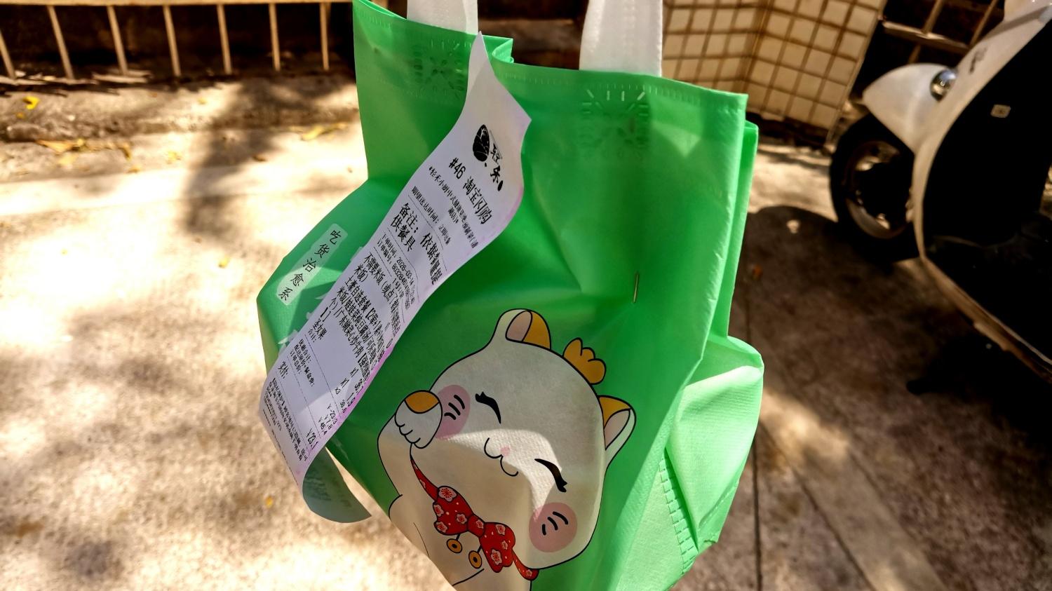 负债20万的35岁老乡，在深圳租了个850元小单间，开始送外卖还债