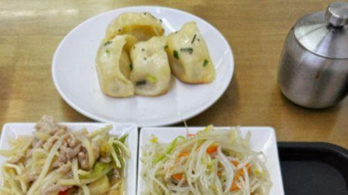 上海冷面用花生酱拌，加醋才是灵魂