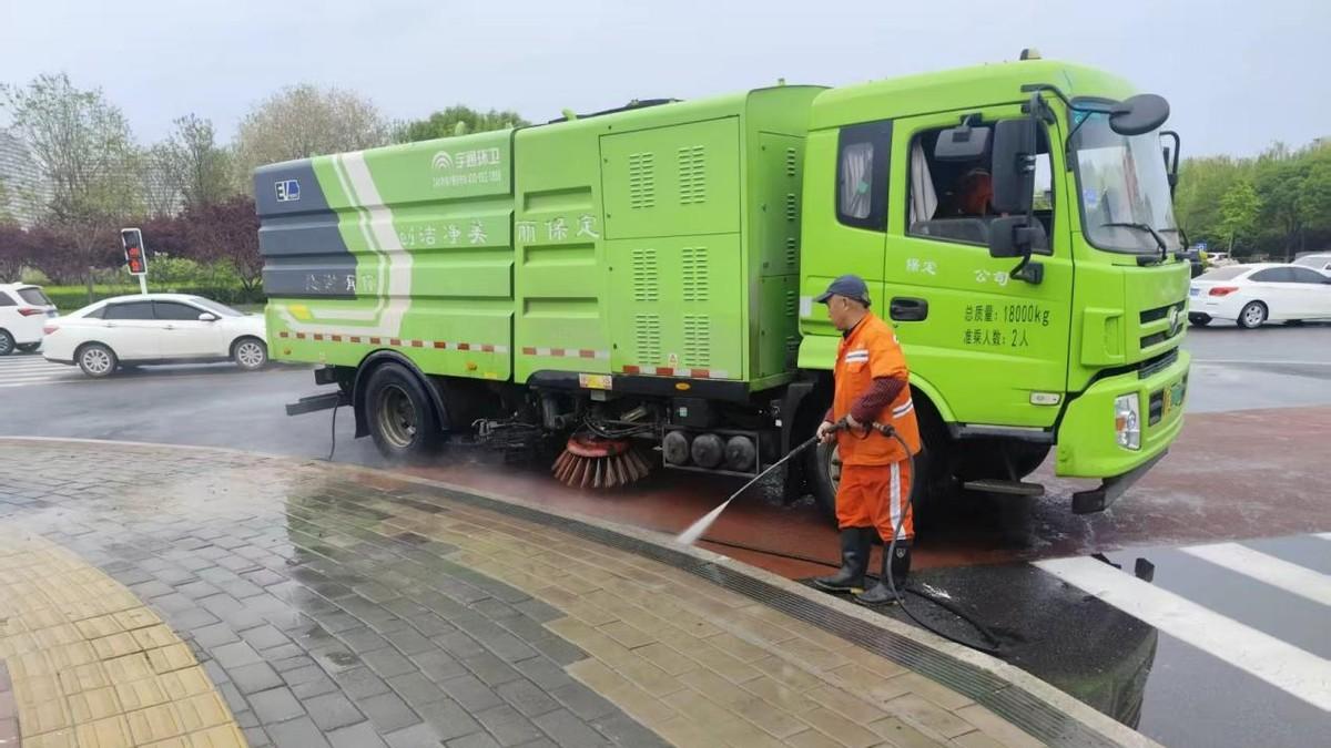 保定环卫护航保定马拉松全程，即跑即清、撞线即净