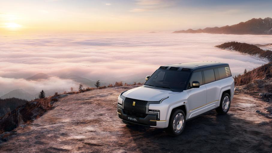 仰望加闪充重磅来袭，5 分钟快充解锁高端新能源新体验