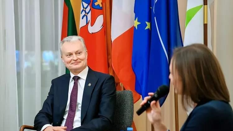 立陶宛经济塌了，美国没真帮，年轻人全跑了