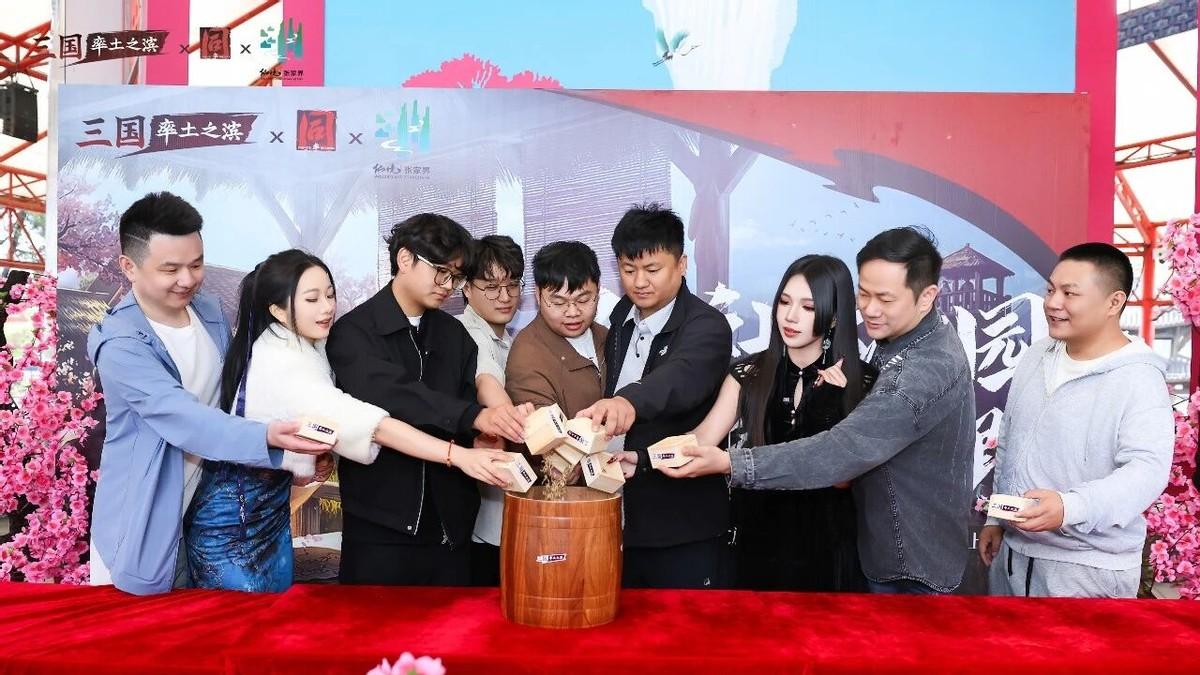 《率土之滨》整了个“养老”版本？种瓜收礼、封仓结义，桃源真来了