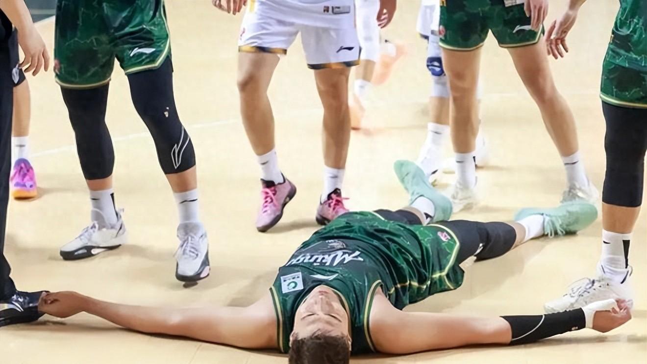 CBA发布罚单，苏川战6人罚款16万4人禁赛！