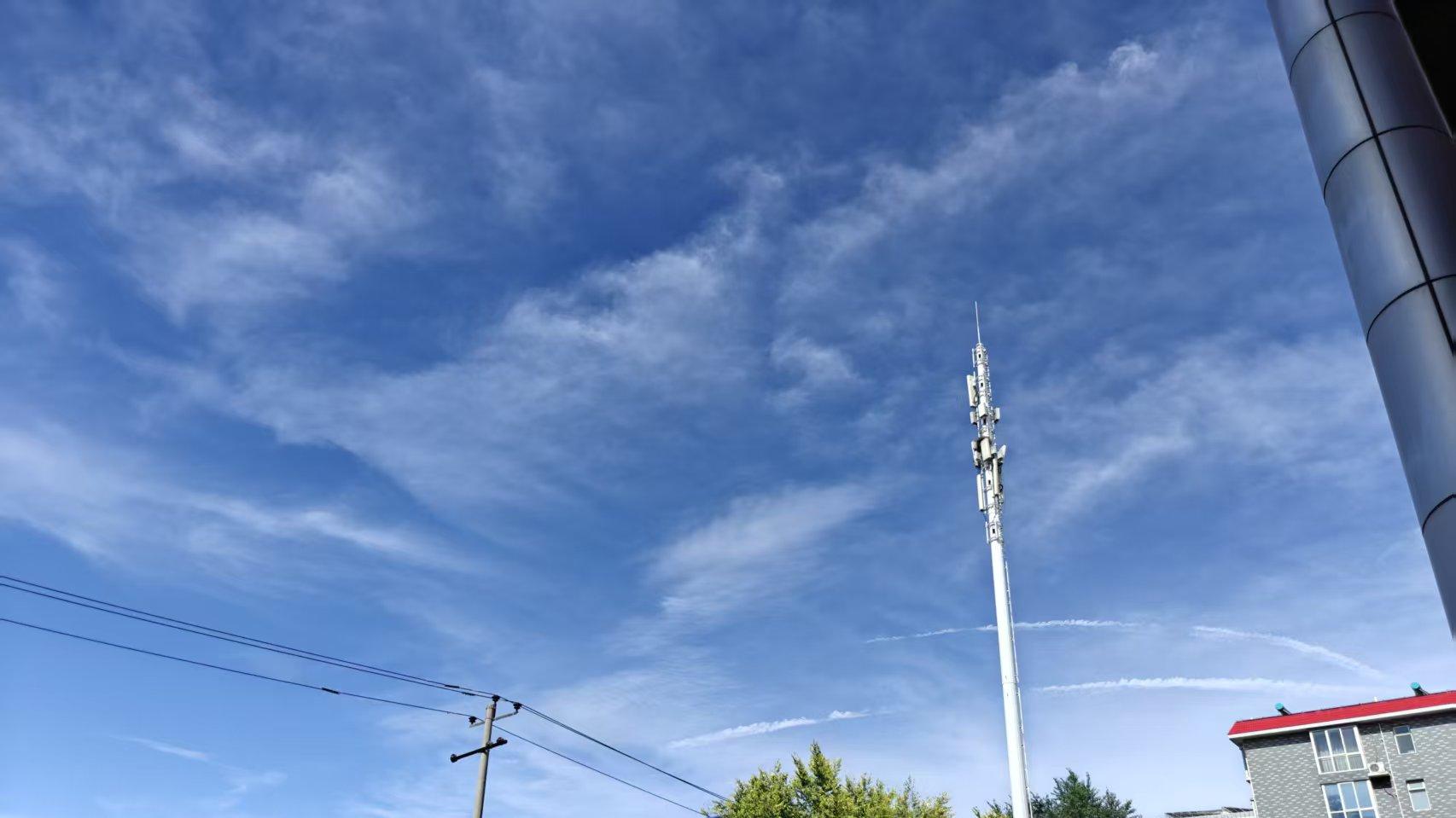 男，29岁，被调到县委办工作两年了，两个单位都想要他，他是想回去，还是想留在这里等机会？