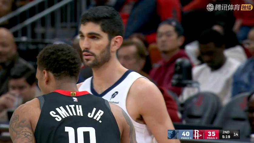 火箭险胜！杜兰特33+8+2，赛后阿杜一把抱住杰克逊，申京接受采访