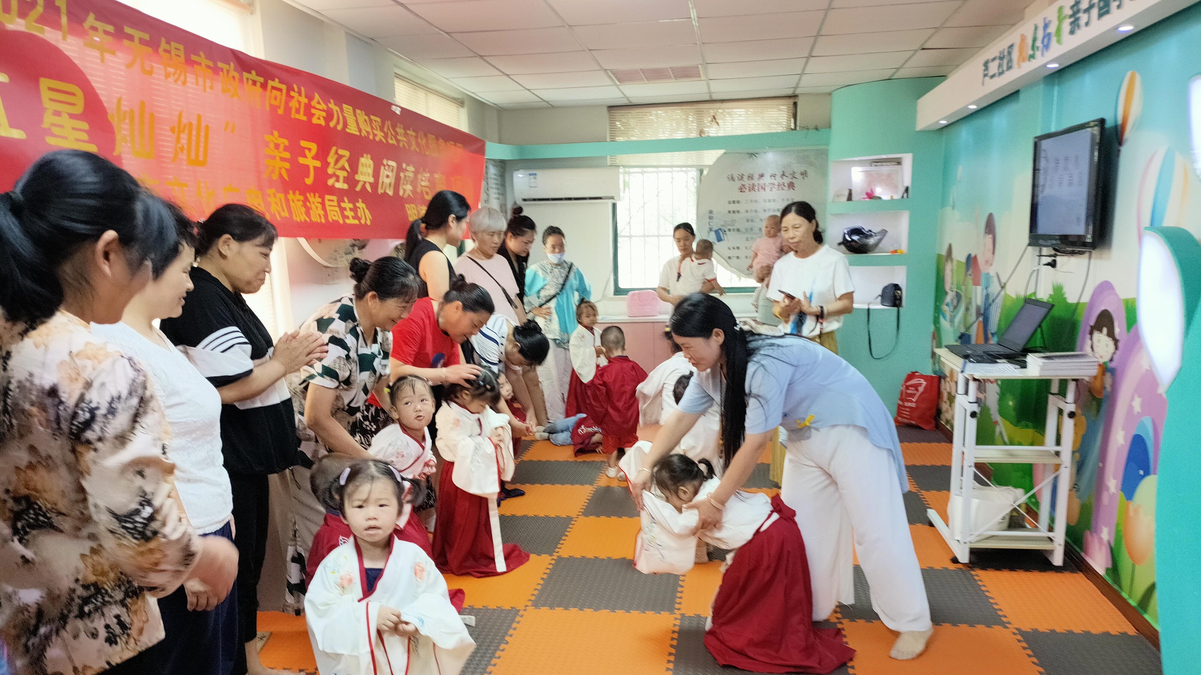 学校的亲子活动形同绑架家长