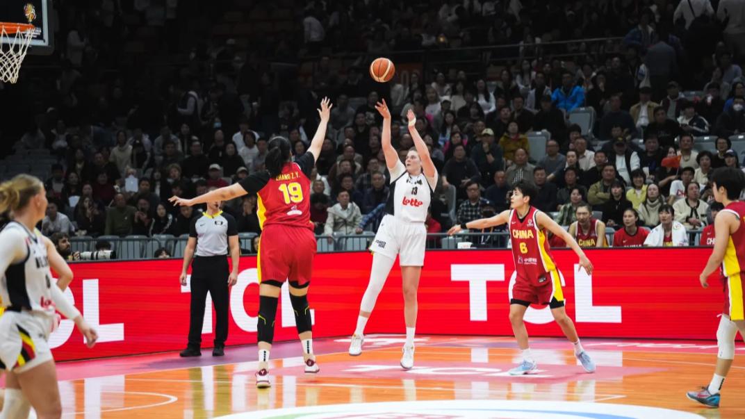女篮狂打老式篮球惨败比利时 张子宇20+11反扯下宫鲁鸣最后遮羞布