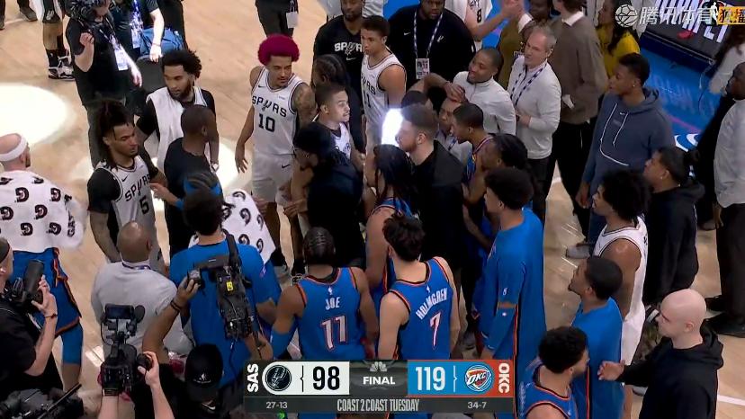 21分大胜，复仇马刺！亚历山大34+5+5，赛后文班先一步退场