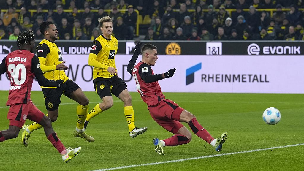 26058期：小蜜蜂太妃糖竞逐欧战资格，大黄蜂药厂上演对攻大战