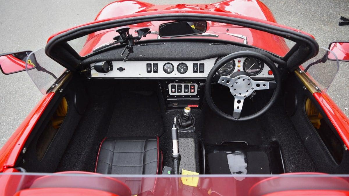 玻璃纤维与钢管的艺术：Ginetta G27跑车史解读