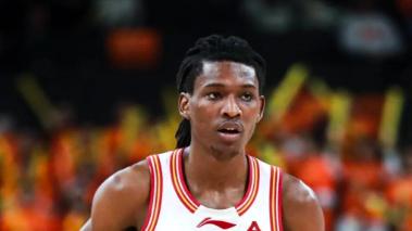 CBA第12轮：上海10胜2负霸榜，史密斯36分炸裂，徐昕进步惊人！