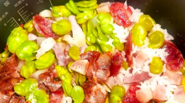 春鲜入米香，腊肉配嫩豆，一碗焖饭读懂云南春日烟火