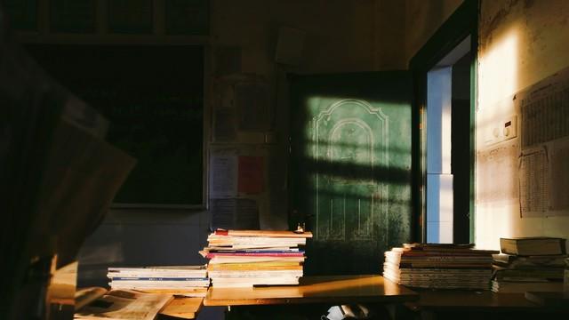 大量的大学生无法就业，为什么教育还要逼着孩子们拼命学习？