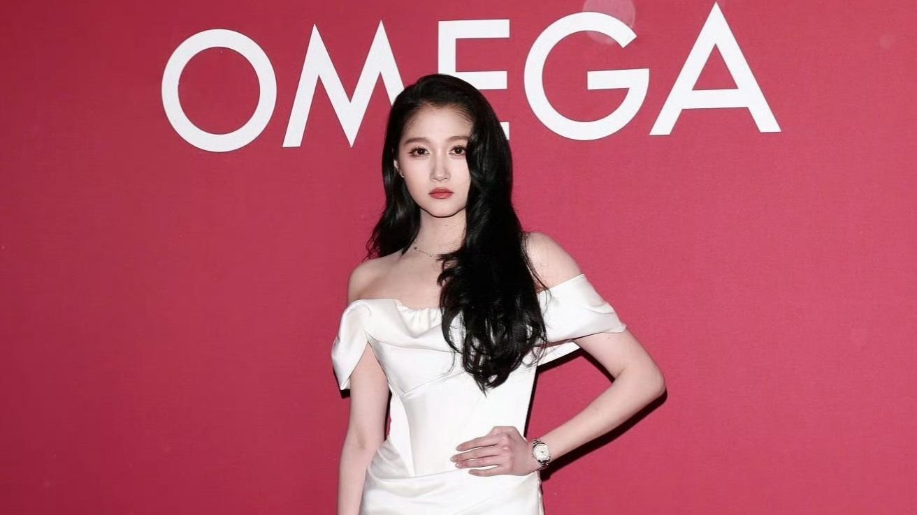 关晓彤全英文采访惊艳亮相 展现新生代演员国际风采