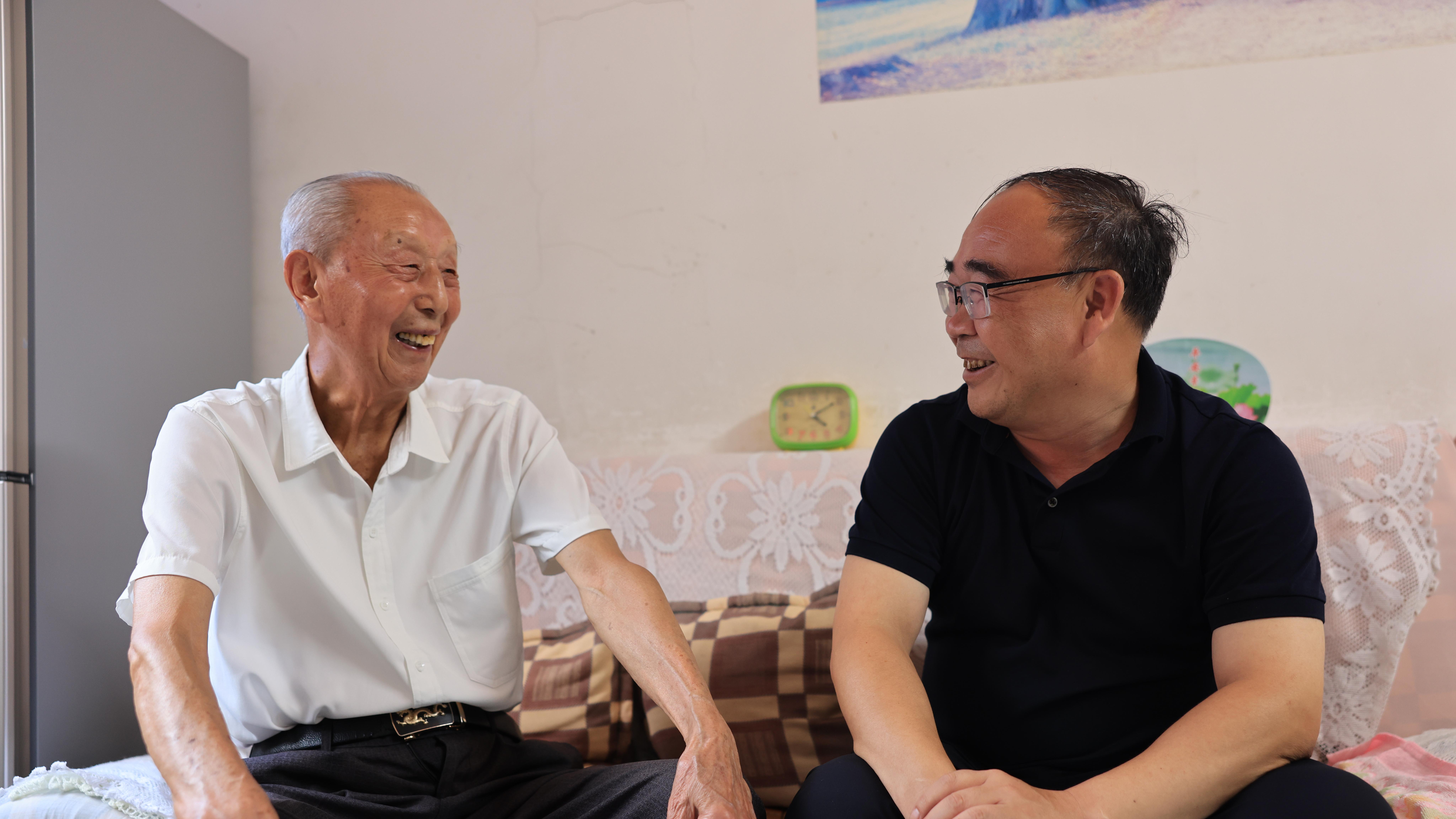 致敬最朴素的坚守——杨波“七一”前夕看望慰问基层老党员