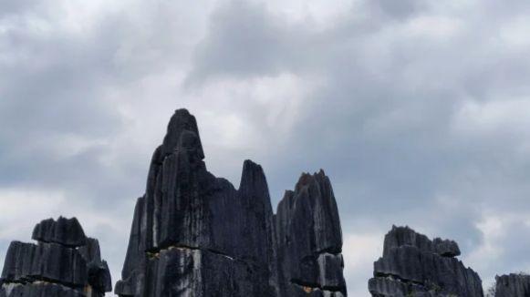寻迹石林：剑状奇峰间，一探喀斯特的造物之美