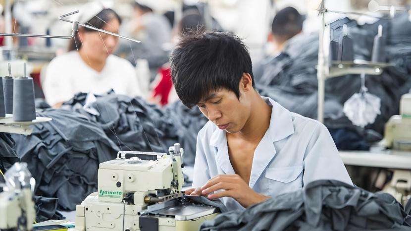 那个高中辍学的表弟，现在是我家收入最高的人