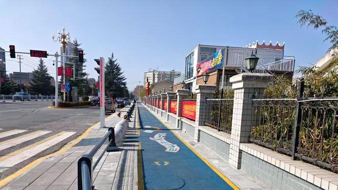 卢氏县住建局：步道添彩 路网通衢 城市更新展新颜