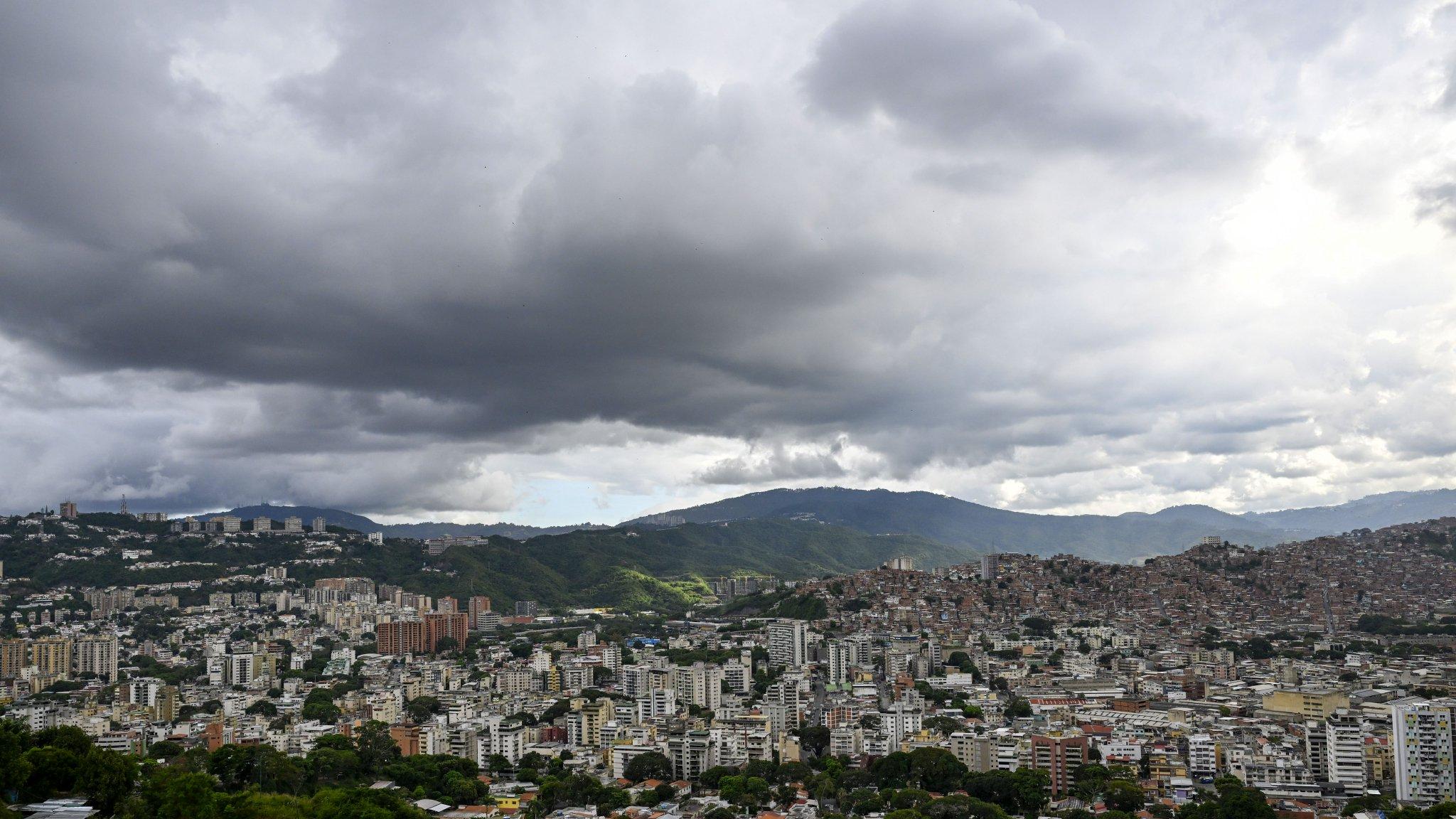 美国深夜突袭委内瑞拉，其根本目的显然是为了石油资源和美元霸权