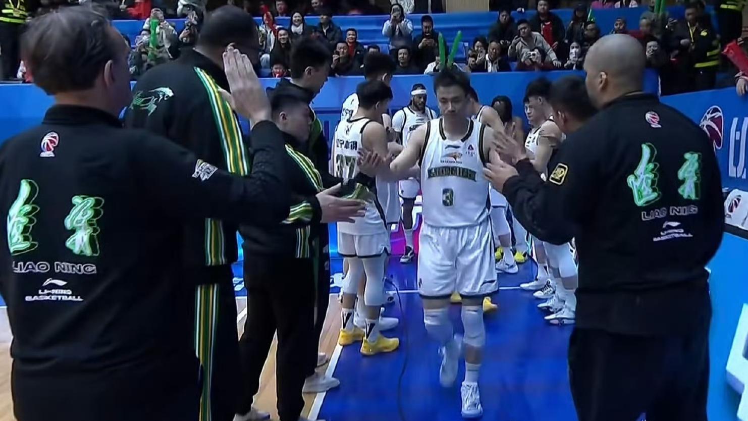 乌戈登上辽宁日报，让球队展现全新面貌，赵继伟火线复出助力球队