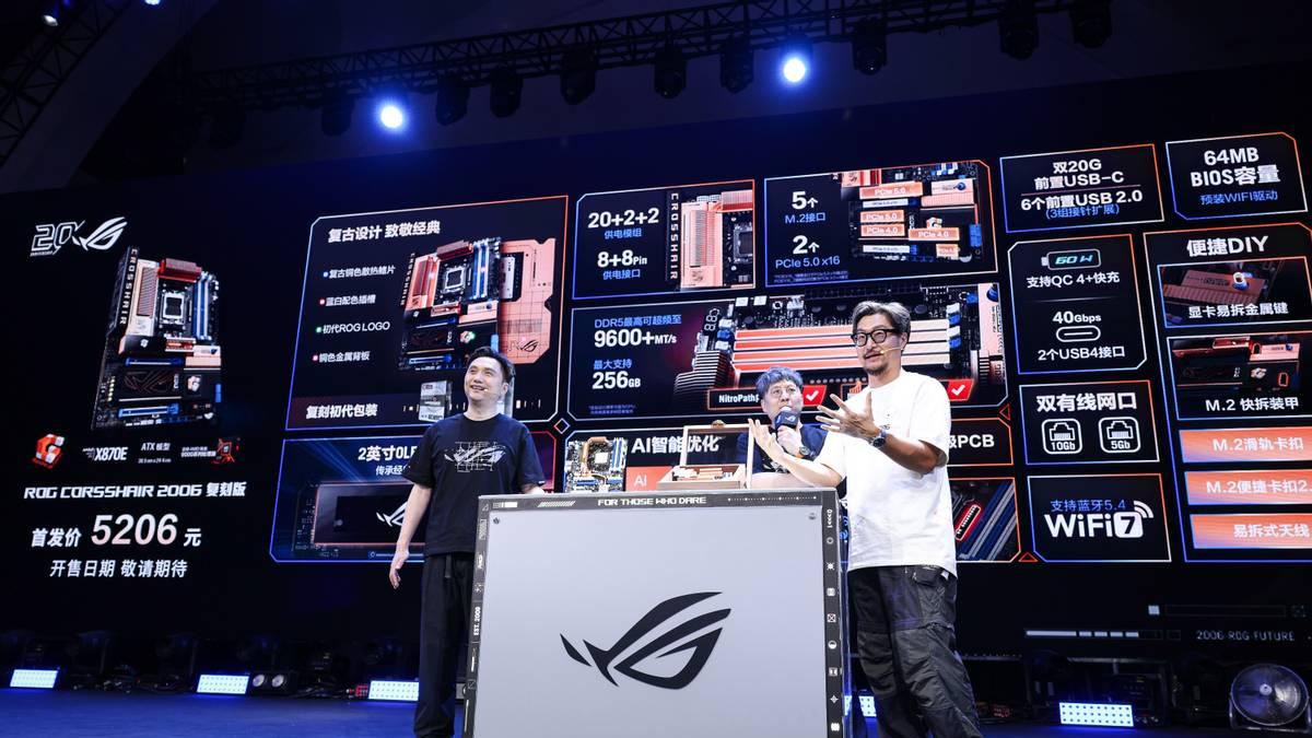 致敬经典 ROG CROSSHAIR 2006复刻版主板闪耀ROG DAY