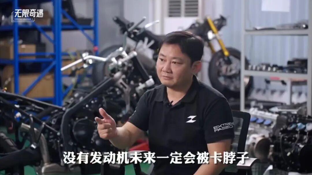 张雪的成功，不光是有极致的热爱，更关键的是他不想再“跪”了！