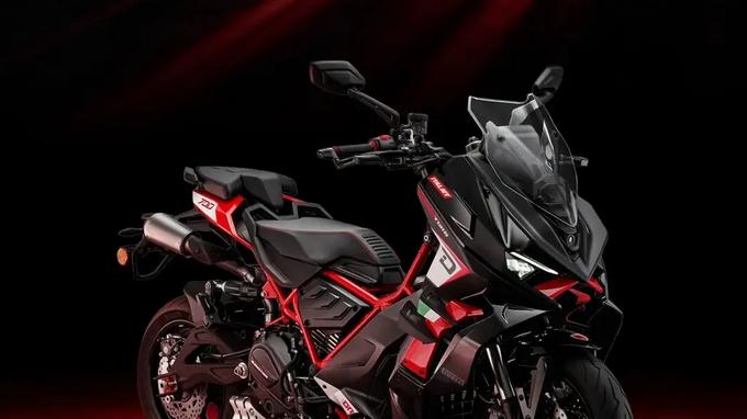 10万元买踏板却要踩离合换挡，是真香还是反人类设计？