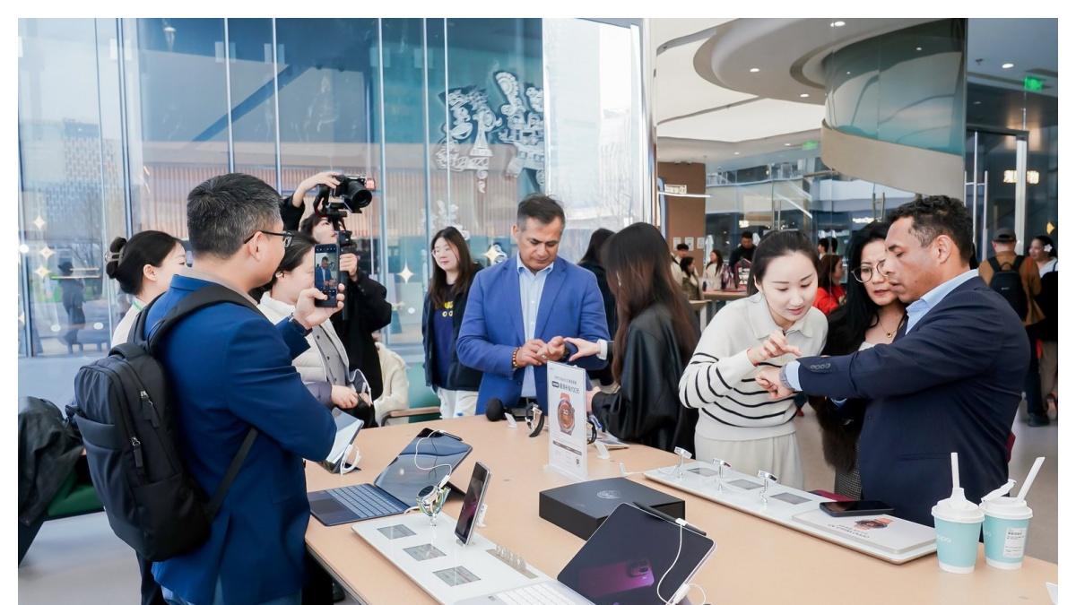 郑州万象城来了群特别的“顾客”🌍