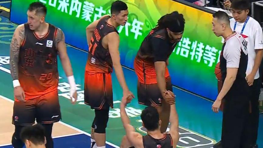 球队动态：鲍威尔被裁后，山东高速男篮以三外援征战第二阶段赛事