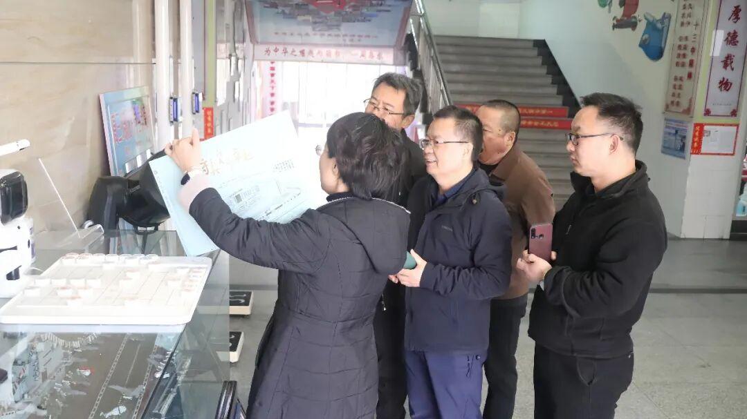 白祥友校长工作室成员新疆实验中学冯永庄一行来衡水十三中参观