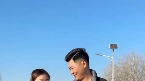 世界是个草台班子：那些“装出来”的体面，正在悄悄决定你的命运