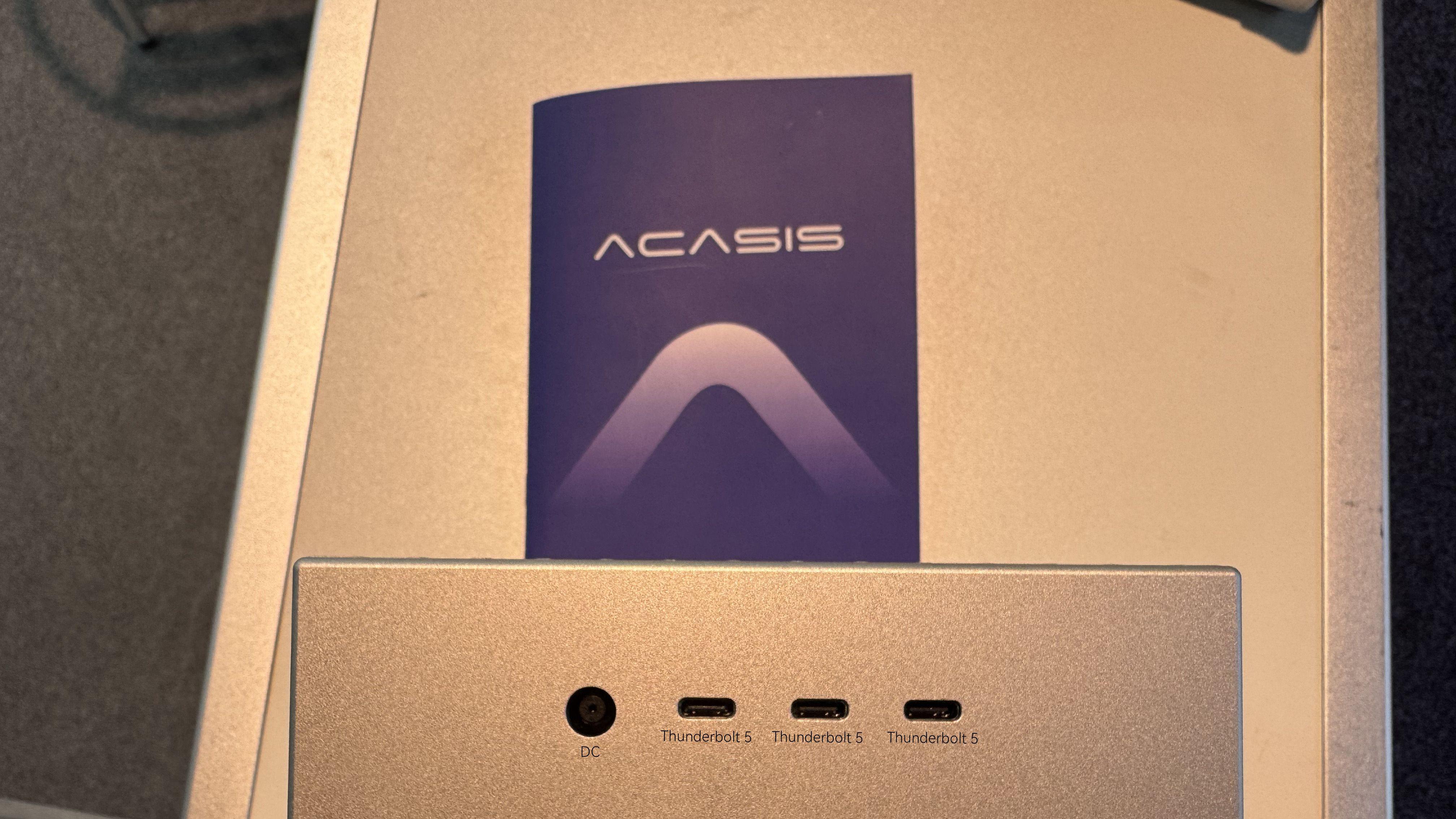 破局高速存储！阿卡西斯 CES 首发 4 盘位 Thunderbolt 5 硬盘盒