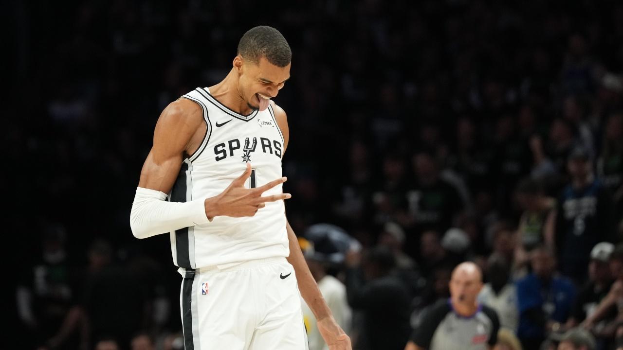 文班你太狠了，复出就爆发，书写80年NBA史无前例纪录，冲击西决