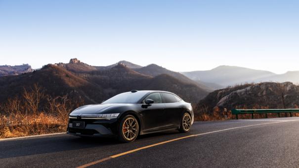 猎装之王进阶！极氪焕新7系上市，001五周年纪念版限量发售