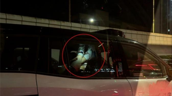 无人驾驶最尴尬一幕：能预判所有路况，却管不住低素质乘客