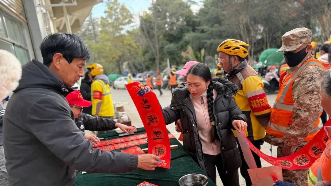 昆明市各级工会开展元旦春节送温暖走访慰问活动（三）
