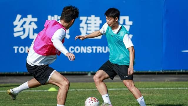 罗竞穿大连7号球衣，接替刘祝润+补中场，戴伟浚冬训魔咒 伤停6周