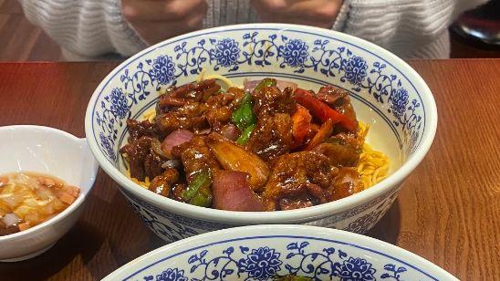 上海两面黄配辣酱油，面条煎饼底浇三鲜浇头