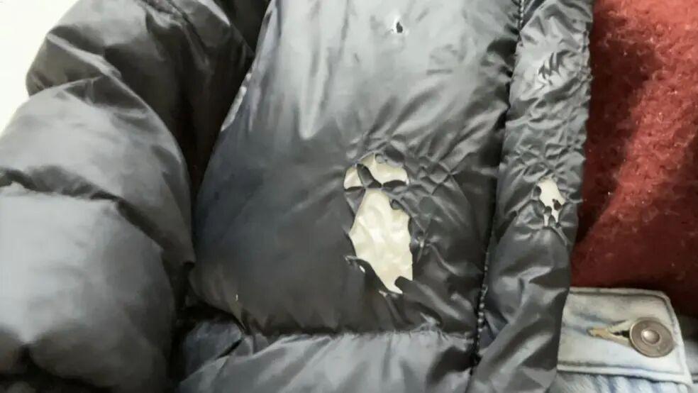 做饭一时爽，羽绒服火葬场：那件破洞羽绒服，是我生活的勋章